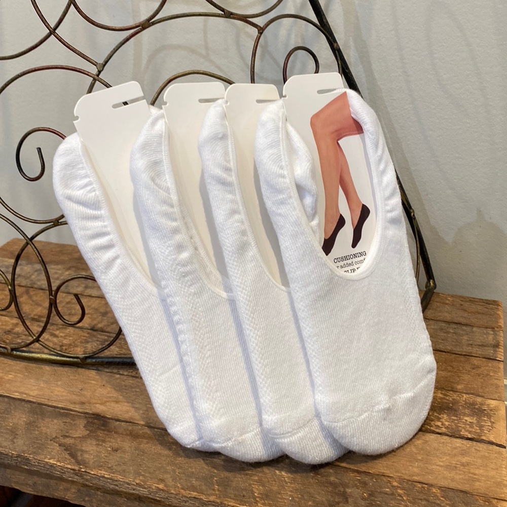 🆕 - Hanes Womens Plush Comfort No Show Socks- (4) pairs.